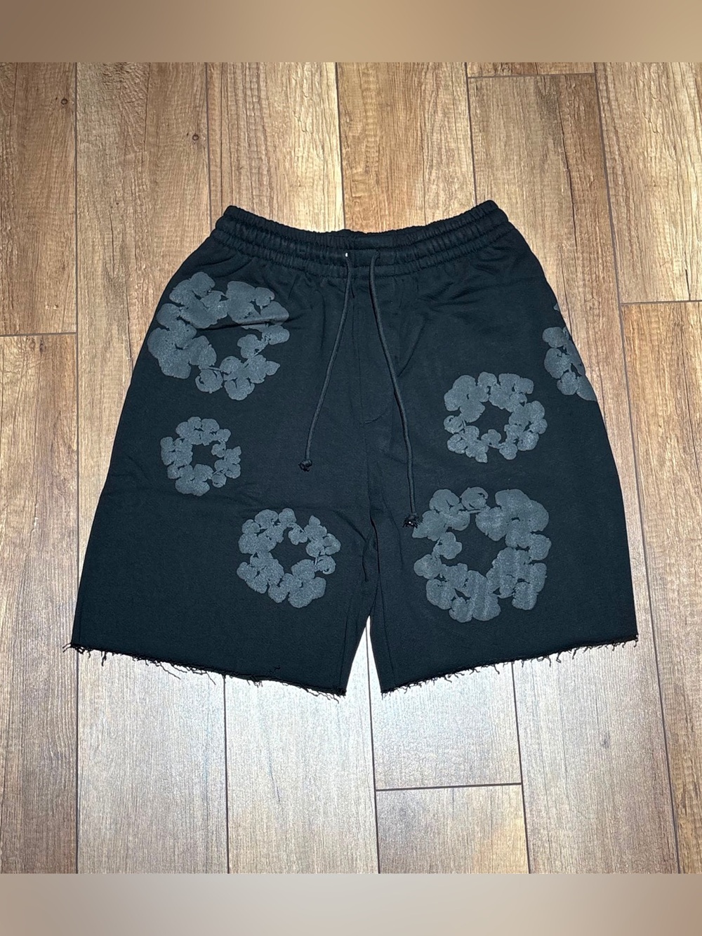 Denim Tears Mens Black Monochrome Shorts with Gray Flowers Brand New